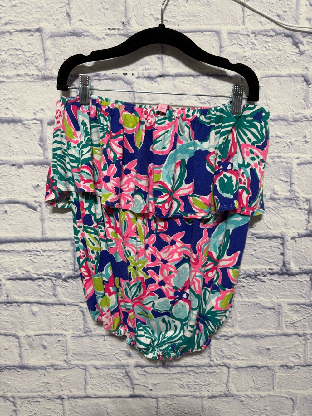 Lilly Pulitzer Katelyn Floral
Strapless Ruffle Tube Top in Casa
Azul large